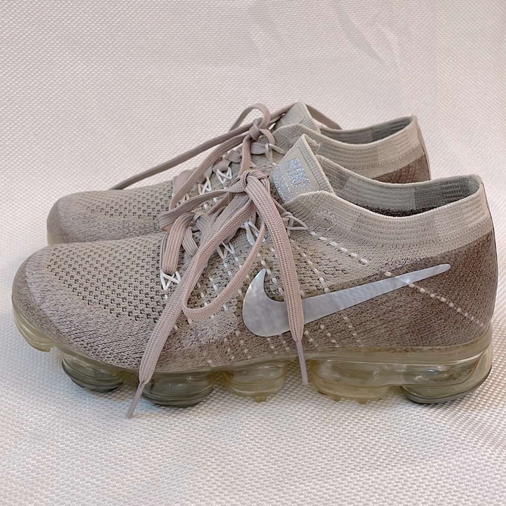 Nike Women’s Vaparmax Flyknit Chrome Sunset Glow Size 6.5